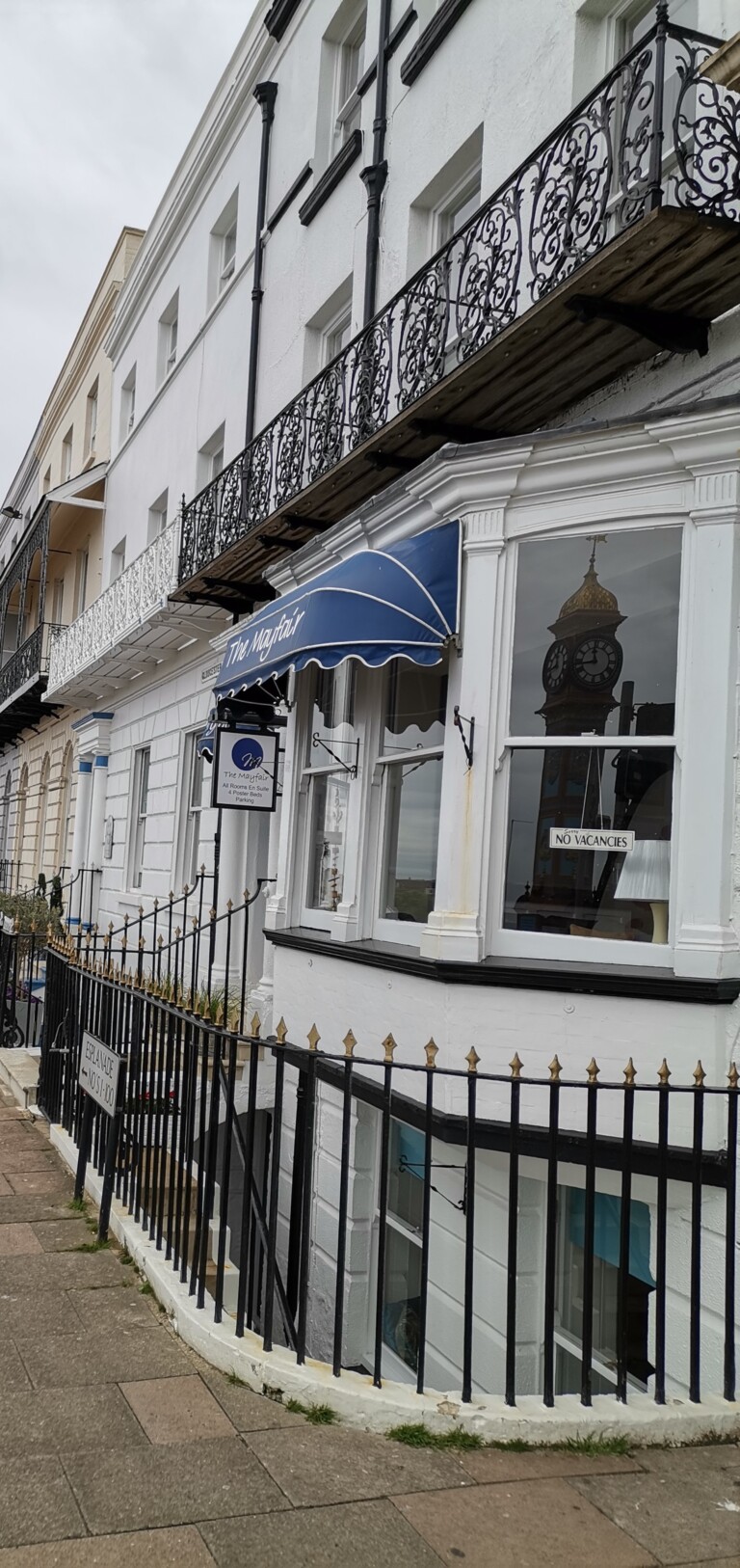 HR Building 3 768x1626