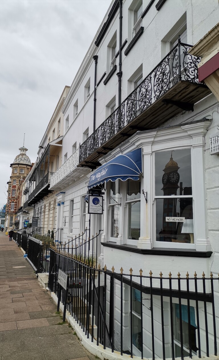 HR Building 4 768x1261