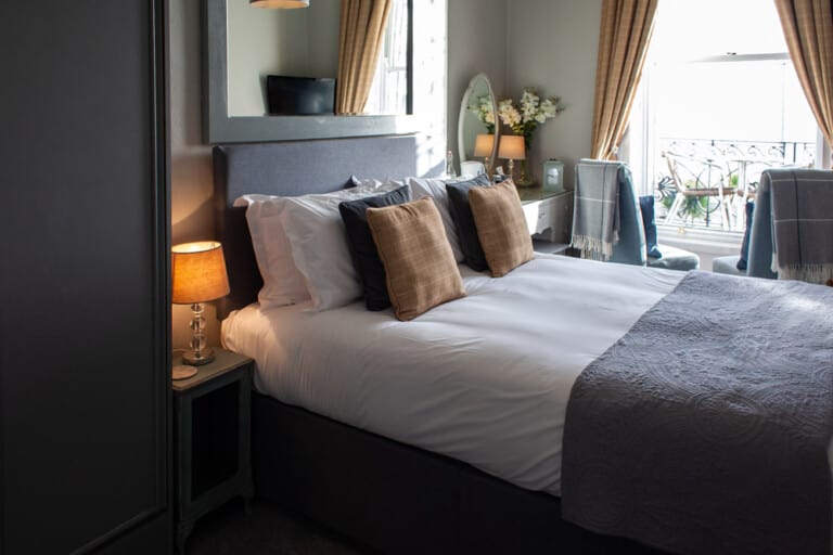 lowres 4870 1 768x512