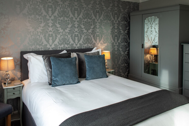 lowres 4951 1 768x512