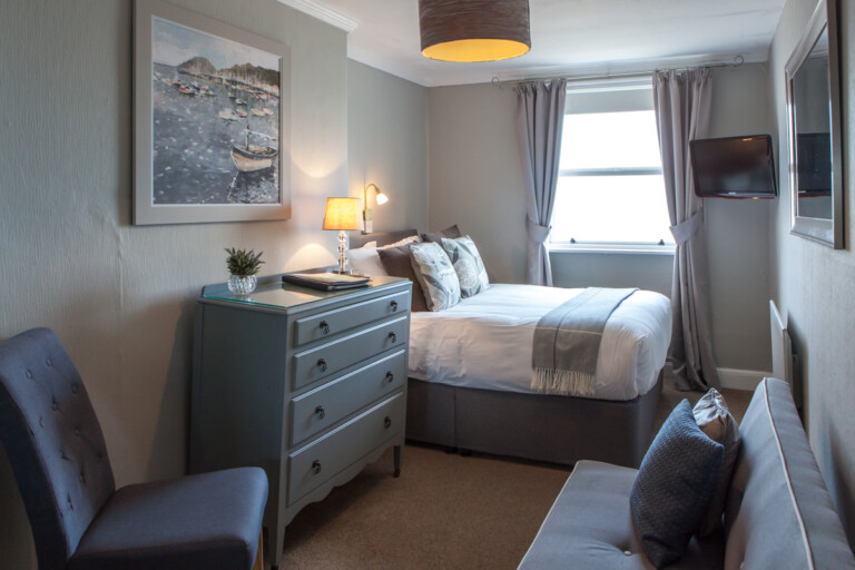 lowres 9942 1 768x512