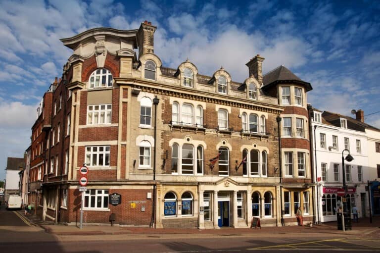 crown hotel 768x511