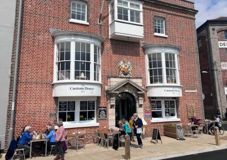 Custom House Cafe 768x541