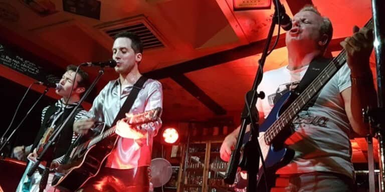 Glass Spiders Whats On Image 1 1000x2000 1 768x384