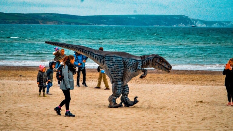dino 768x432