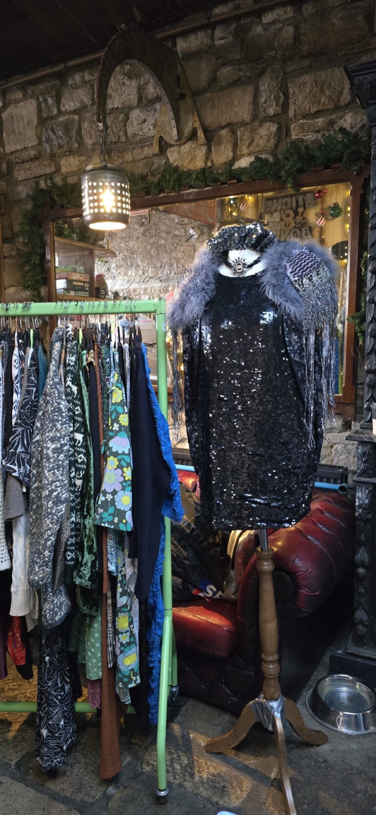 Market photo 2 768x1662