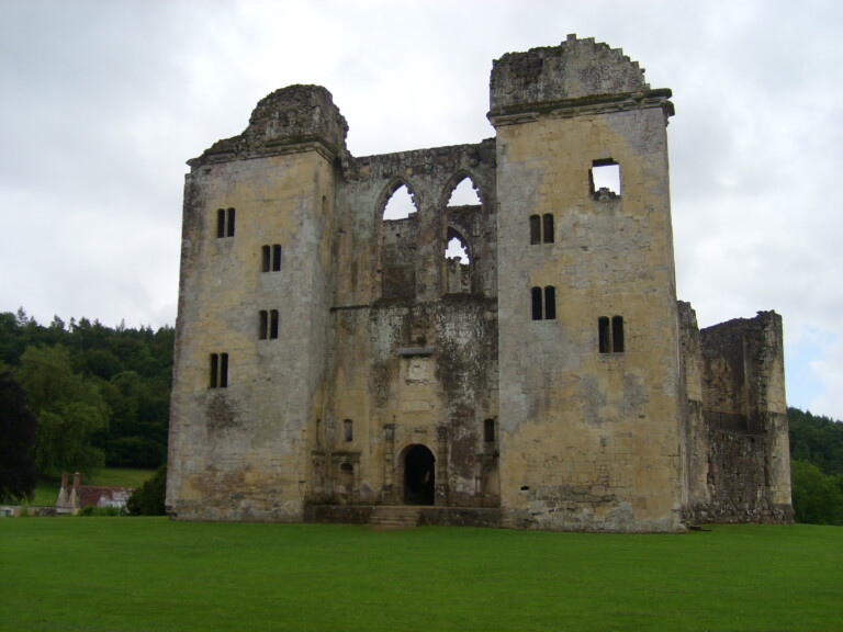 Wardour Castle main entrance 768x576